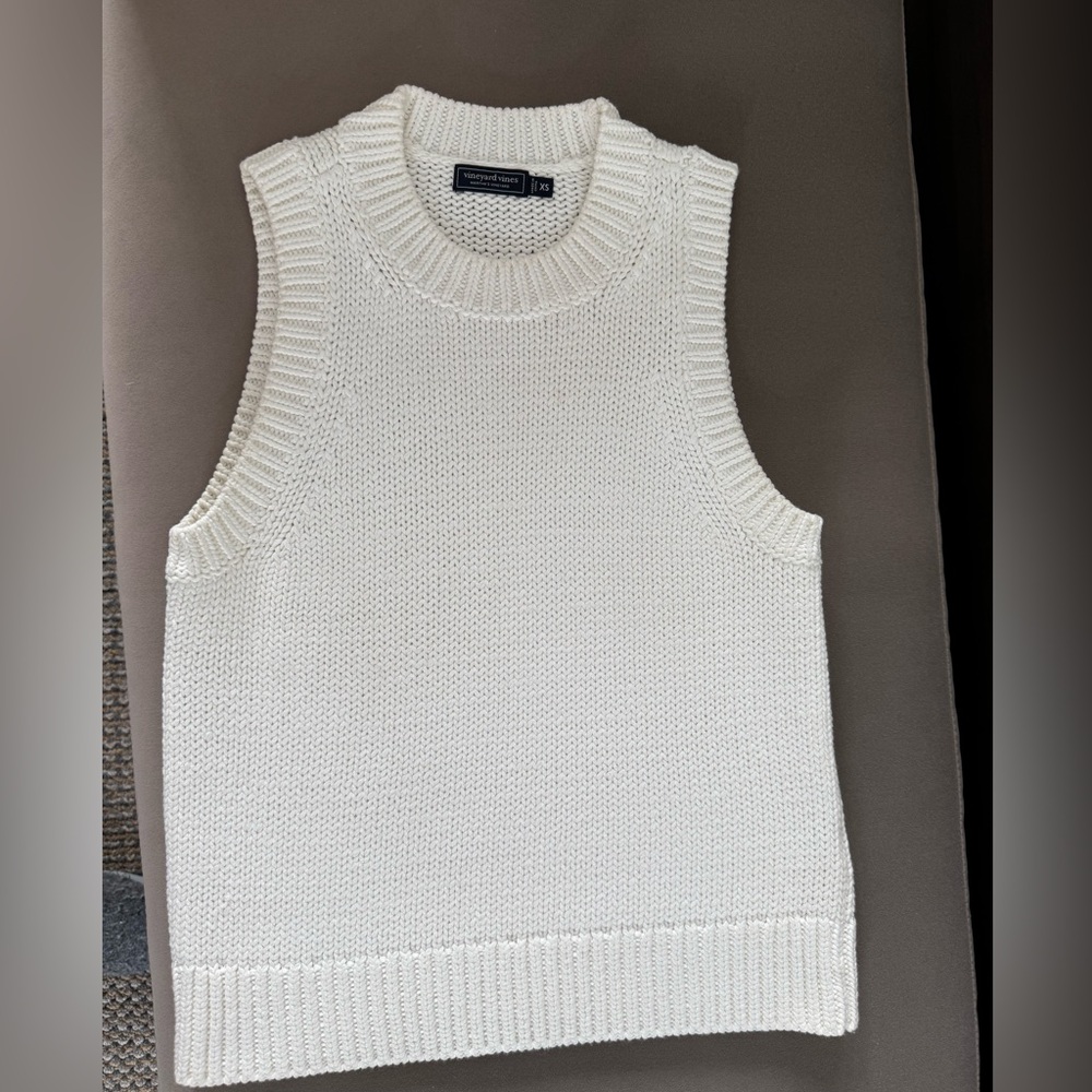 Woman’s Vineyard Vines XS white sleeveless summer sweater.